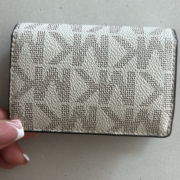 GUC Michael Kors Wallet - Picture 2 of 12